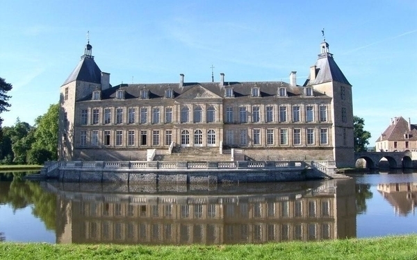 Château de Sully en Bourgogne