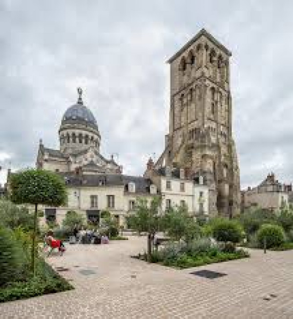 Tours Cité des Rois, Cité des Saints