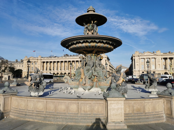 Figures féminines au jardin des Tuileries