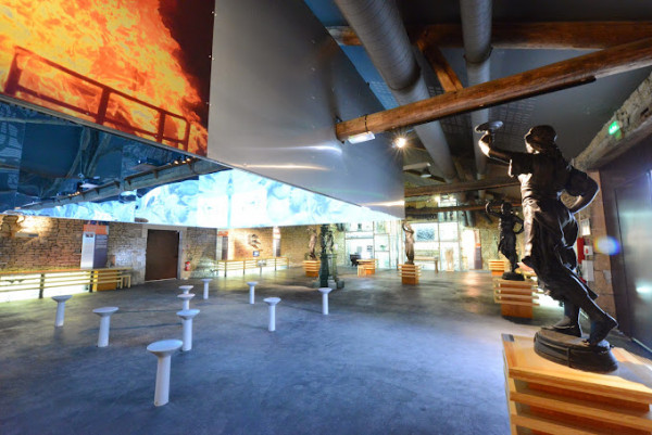 Visite d'une fonderie du XIXè